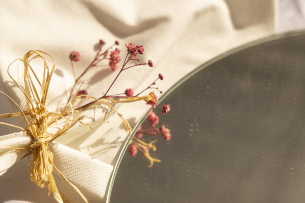 餐厅里装饰好的桌子图片下载