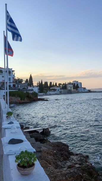 在Spetses海滨的传统建筑，希腊-股票照片图片下载