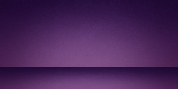 空的蜡笔紫色房间与梯度grunge抽象背景显示您的产品图片下载