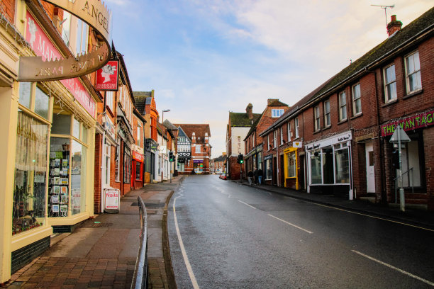 节礼日，空荡荡的小镇街道。缺少数量,牛津郡图片下载