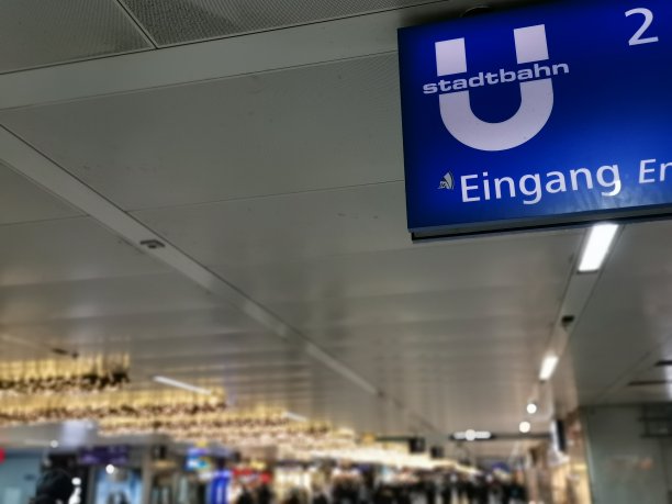 Düsseldorf中央车站主区域的圣诞照明2021图片下载