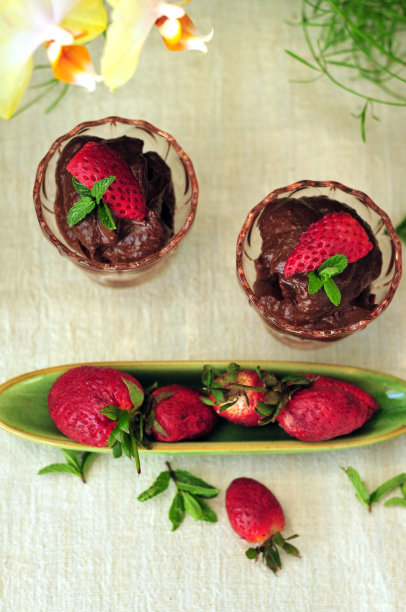 素食草莓鲜奶油图片下载