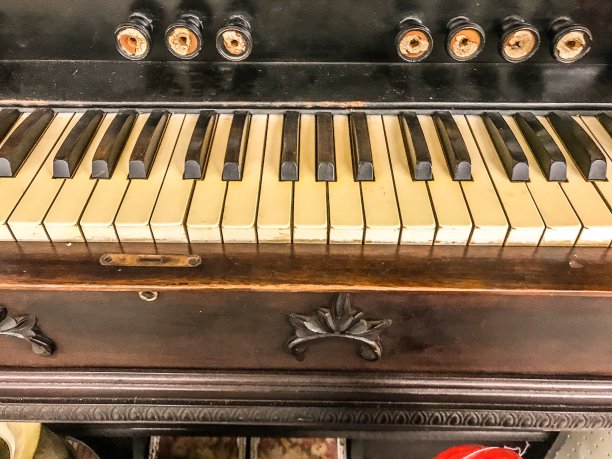 古董钢琴键图片下载