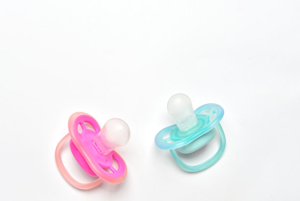 给出牙放松的儿童奶嘴图片下载