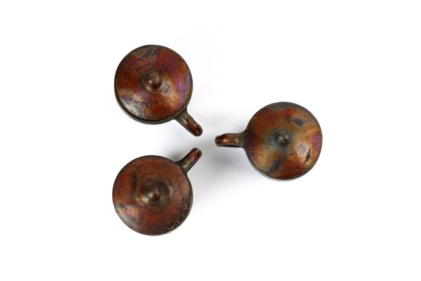 一套古董茶壶孤立在白色背景上图片下载