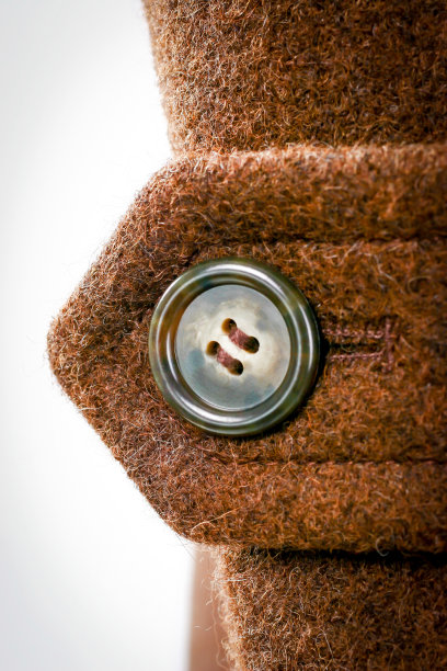 棕色厚外套的袖子图片下载