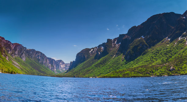 峡湾相遇的地方的全景-西布鲁克池塘，格罗斯莫恩国家公园，NFL，加拿大图片下载