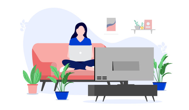 在电视机前工作的女人图片下载