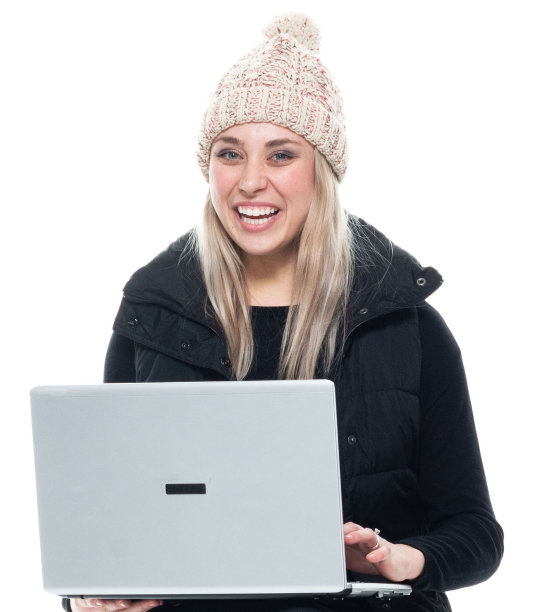 白种女性无袖站在白色背景前，穿着背心，使用电脑图片下载