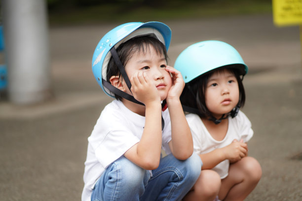 孩子们在排队等候图片下载