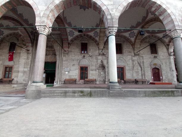 奥斯曼建筑中清真寺的外观图片下载