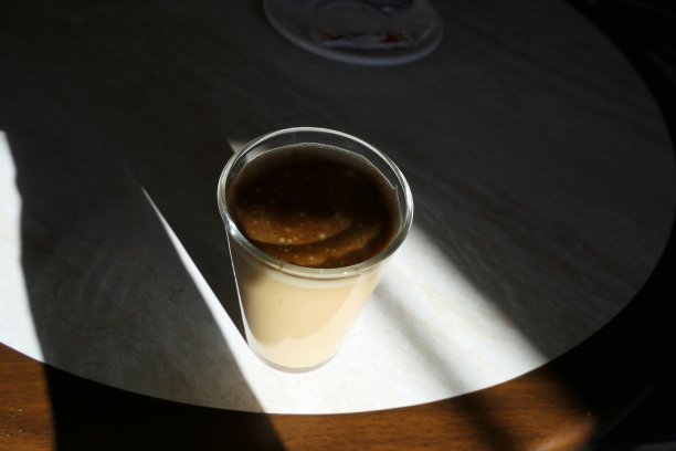 现煮浓缩咖啡在一个愉快的气氛图片下载