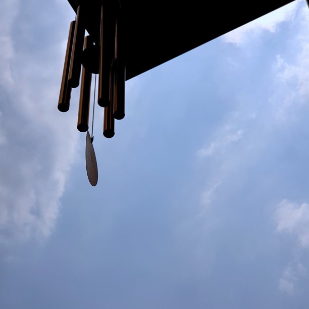 天空尽头的风铃图片下载