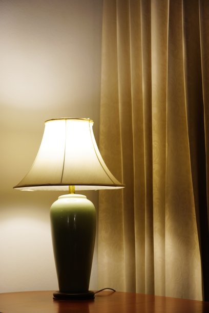 灯在卧室图片下载