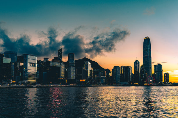 维多利亚港和香港天际线的景色图片下载