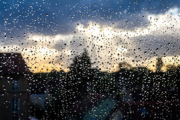 阵雨和雨滴图片下载