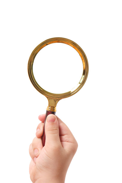 放大镜在孩子手上放上白色背景，孤立。图片下载