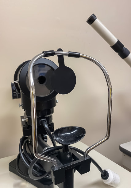 眼科检查医疗设备的彩色特写照片图片下载