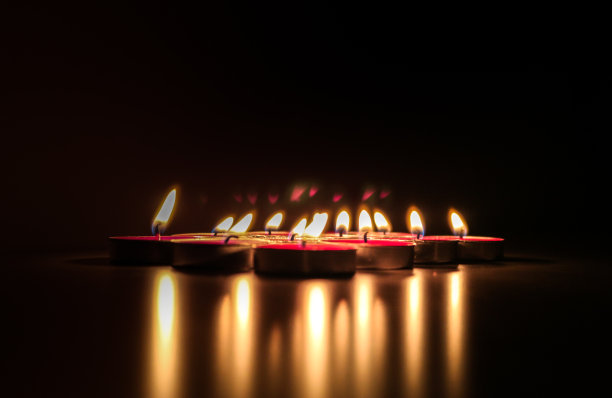 烛光和反射图片下载