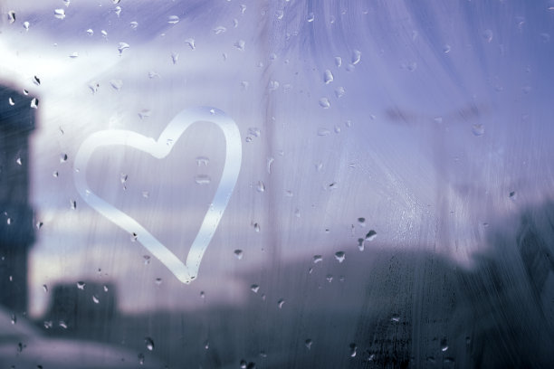 心画在湿窗上图片下载