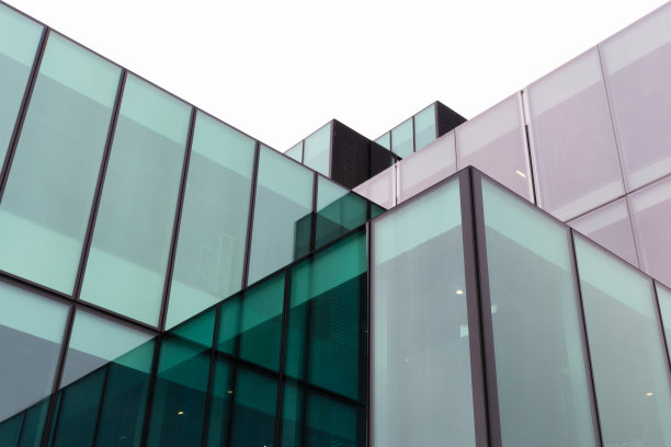 哥本哈根玻璃建筑的倒影图片下载