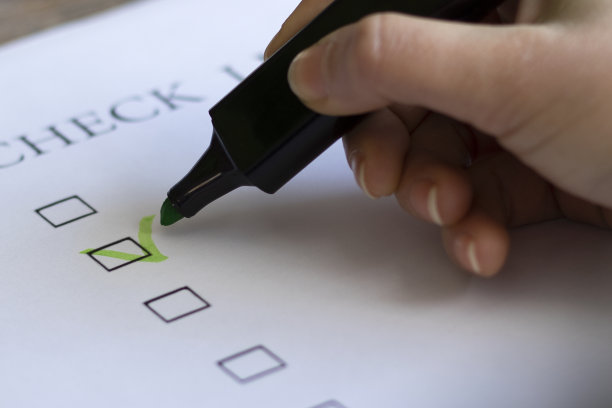 女人写信检查清单图片下载