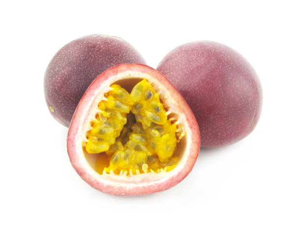 百香果孤立在白色上图片下载