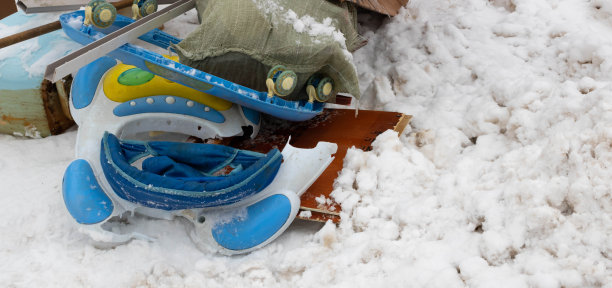 冬季垃圾收集的概念问题。放置文本图片下载