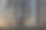 重复结构的现代建筑，反射着天空和云彩。图片下载