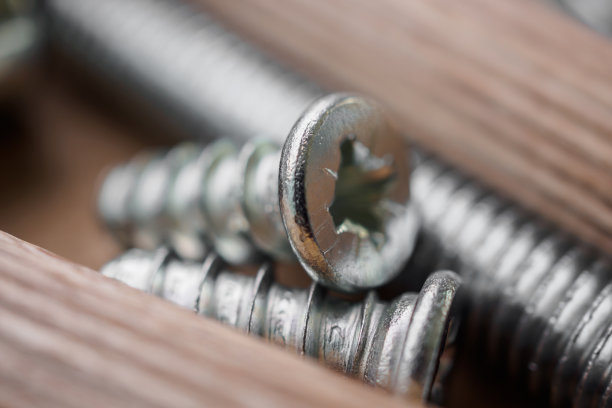 用螺丝、销钉和螺栓组装家具工具包图片下载