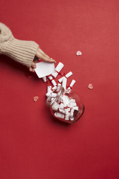 写密信的女人图片下载