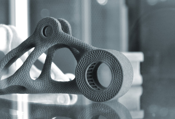 黑色抽象模型对象打印在3d打印机从粉末特写图片下载