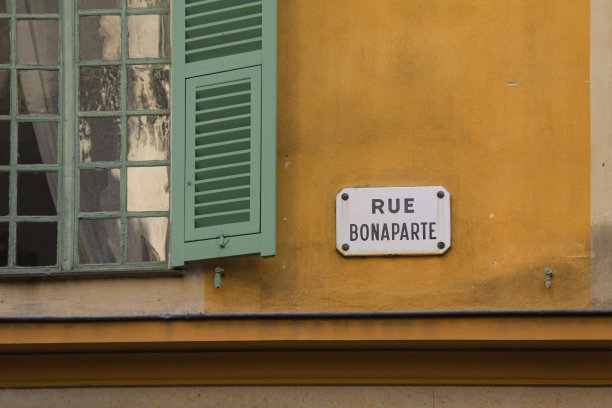 黄色地中海建筑的细节图片下载