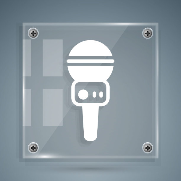 白色麦克风图标孤立在灰色背景上。在空中无线电麦克风麦克风。演讲者的迹象。方形玻璃面板。向量图片下载