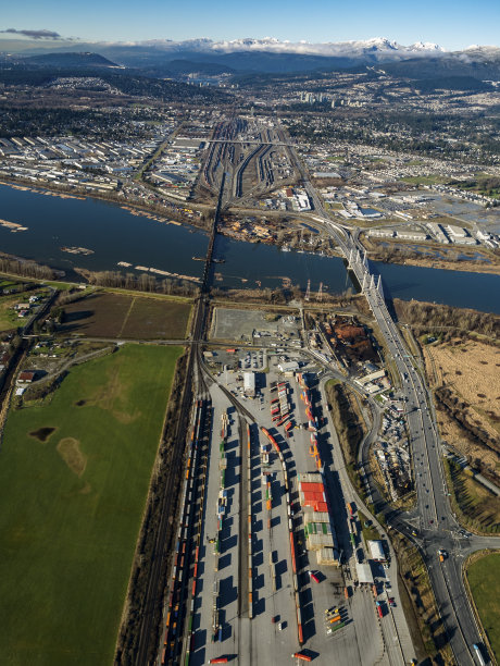 加拿大Lougheed公路CPR运输走廊的库存航拍照片图片下载