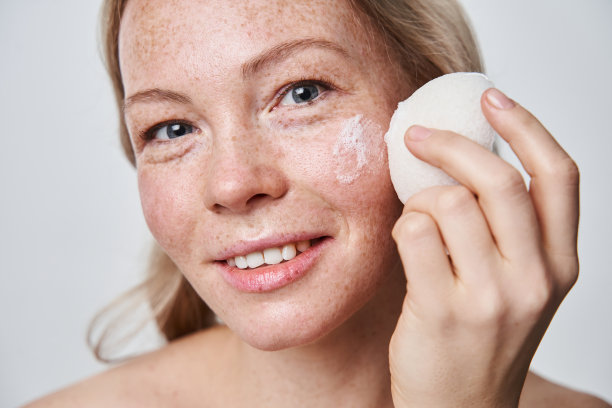 美丽的女孩卸妆后漫长的一天图片下载