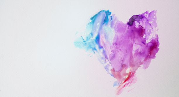 心形来自多色水彩。爱情和情人节的背景。图片下载