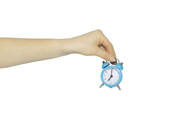 白色背景上手上的闹钟，移交或丢弃闹钟图片下载