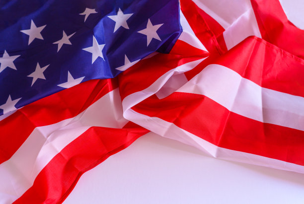 白色背景的美国国旗图片下载