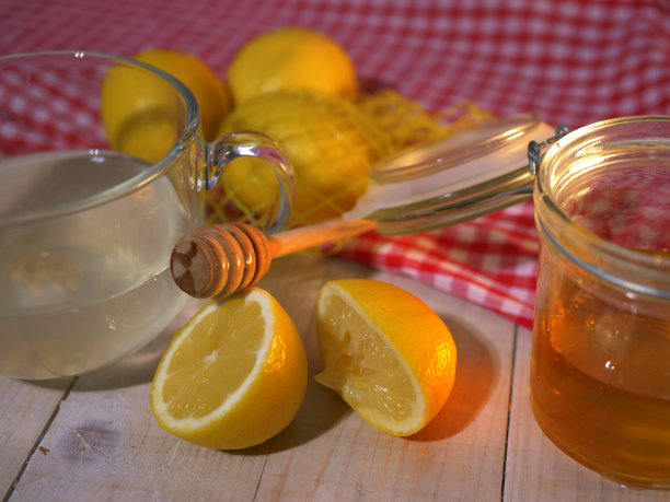 柠檬和蜂蜜可以天然治疗感冒和流感图片下载