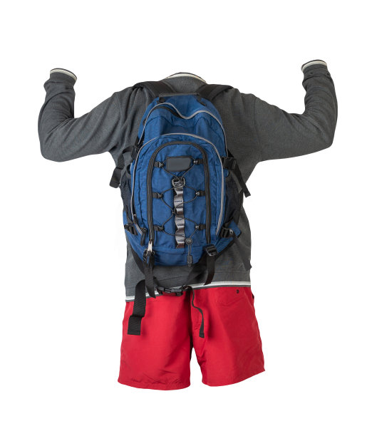 背包，运动衫，短裤，白色背景。图片下载