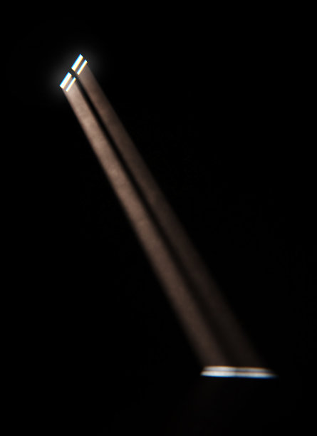 带有光线的神秘房间，高对比度的影像。3 d渲染,插图图片下载