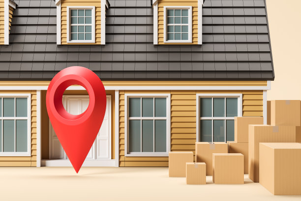 红色房子的位置标志，米色背景上的模型盒。特写镜头。图片下载