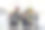非洲裔美国高管团队正在用写字板相互解释多元化经营理念，并就当前的财务趋势进行头脑风暴图片下载