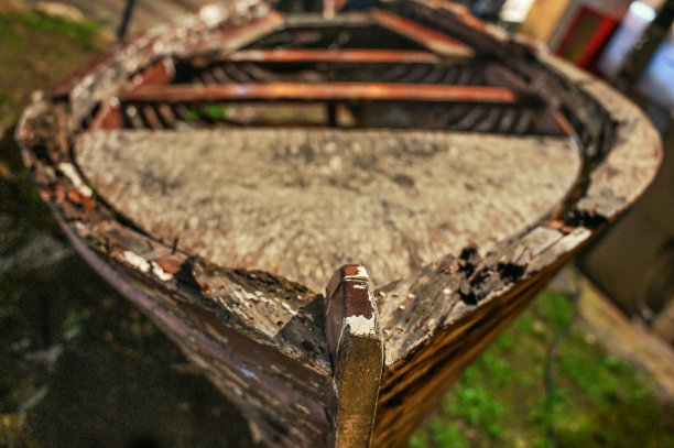 废弃的旧展览船图片下载