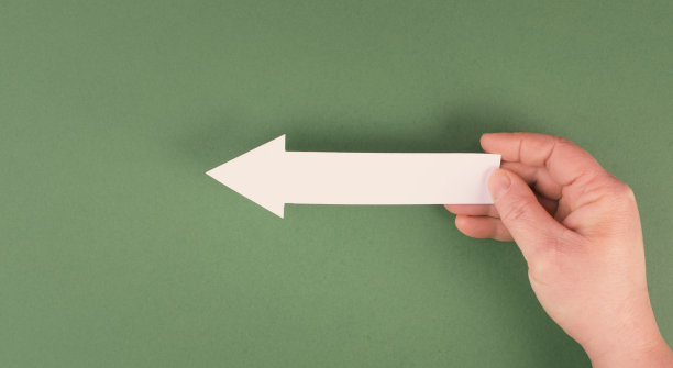 箭头显示在左边，指向一个方向，商务沟通，彩色背景图片下载