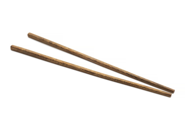 白色背景的中国筷子。图片下载