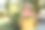 穿着黄色t恤和帽子的2岁小女孩正在吃一片非常有趣的西瓜。图片下载