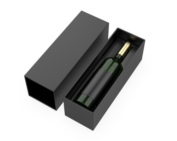 带空白标签和吊牌的酒瓶，用纸盒包装进行商标和模拟。图片下载