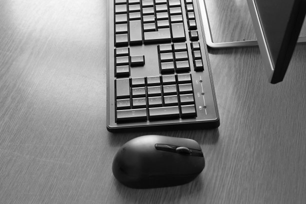 办公室与pc键盘和鼠标库存照片图片下载